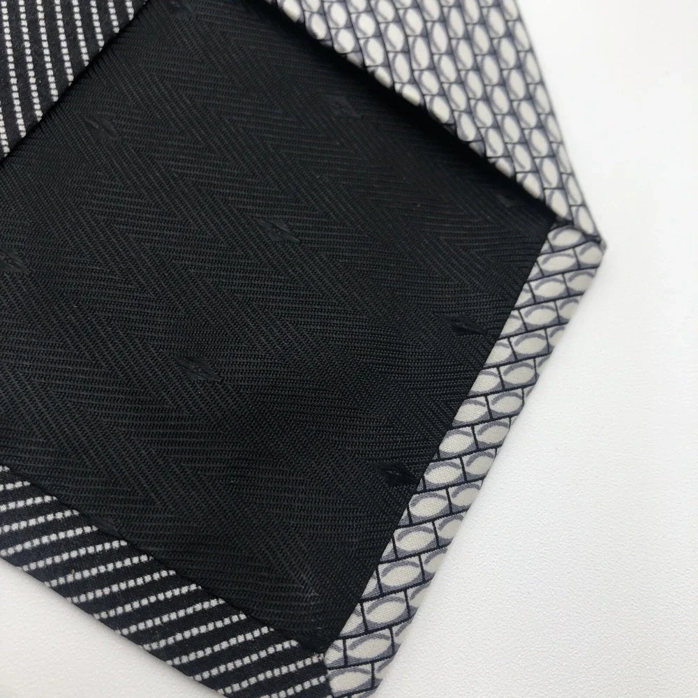Mens 100% Silk Tie Handmade Korea Gray Silver Black‎ Dry Clean Only Wavy Pattern